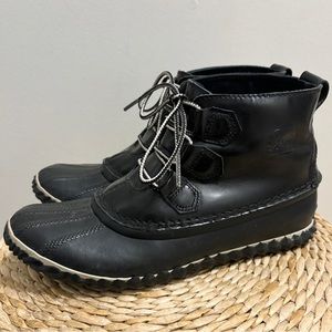 Sorel | Out N’ About boots, size 9 (fits small)